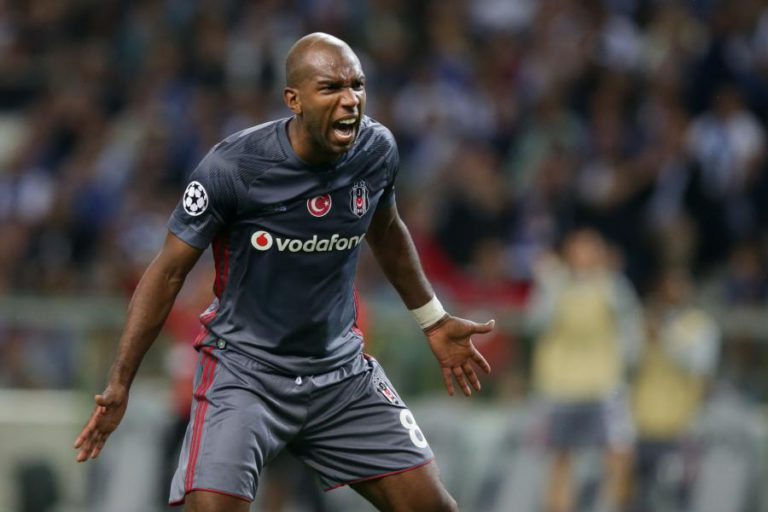 BESIKTAS VENCE 3-1 FORA E ISOLA-SE NO TERCEIRO LUGAR NA TURQUIA