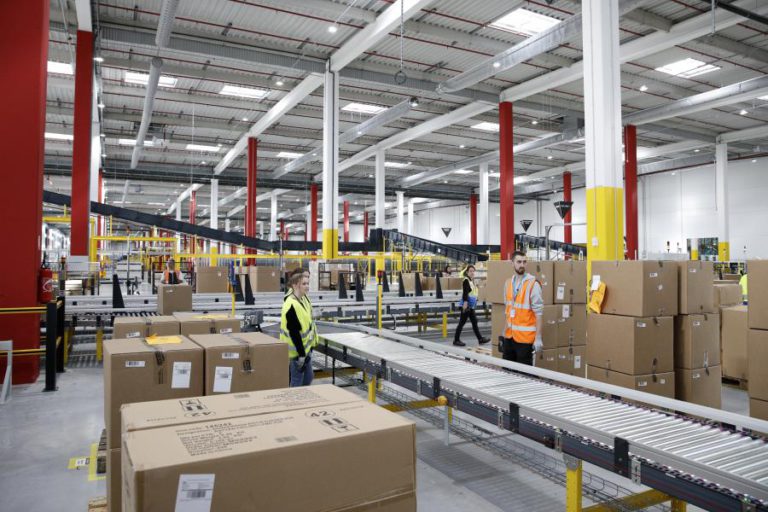 CRIAÇÃO DE EMPREGO DA ZONA EURO EM NOVEMBRO SOBE PARA MÁXIMO DESDE 2000