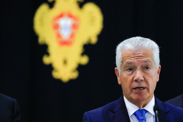 FIM DOS DUODÉCIMOS “PERTURBA AS EMPRESAS” E É “PASSAR ATESTADO” AOS TRABALHADORES