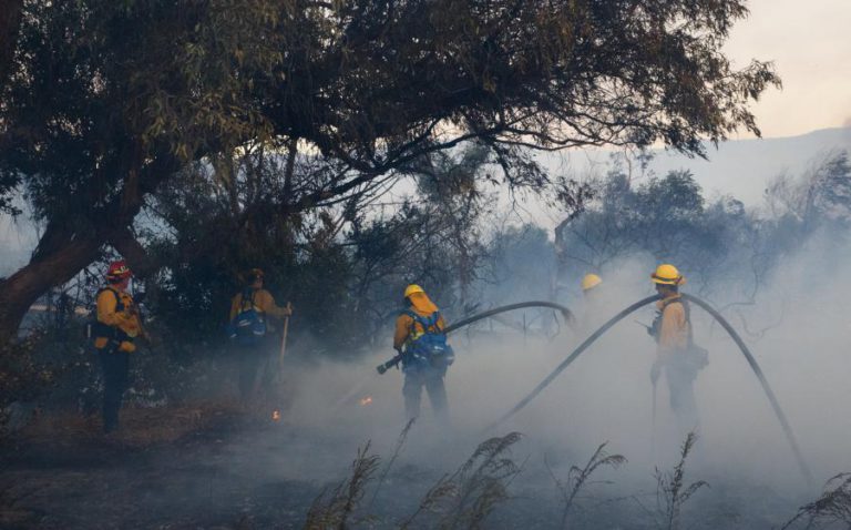 CALIFÓRNIA QUER AJUDA FEDERAL DE 7,4 MIL MILHÕES USD PARA RECUPERAR DE INCÊNDIOS
