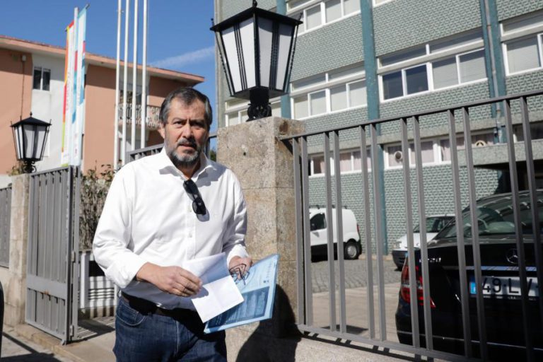 PROFESSORES MARCAM GREVE NACIONAL E CONCENTRAÇÃO NA AR PARA 15 DE NOVEMBRO