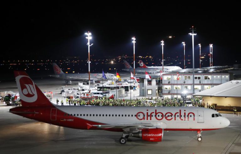 PASSAGEIROS DA AIR BERLIN DEVEM PEDIR REEMBOLSO ATÉ 01 DE FEVEREIRO