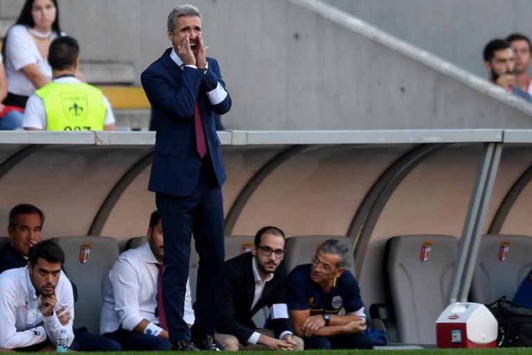 LUÍS CASTRO DIZ QUE JOGAR EM CASA É “MOTIVAÇÃO EXTRA” PARA EQUIPA “CARENTE DE PONTOS”