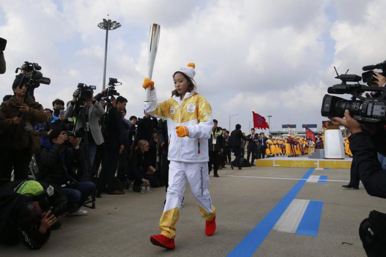 TOCHA OLÍMPICA DOS JOGOS DE INVERNO DE 2018 CHEGA À COREIA DO SUL