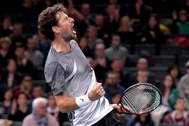 ROBIN HAASE ELIMINA ALEXANDER ZVEREV DO TORNEIO DE TÉNIS DE PARIS
