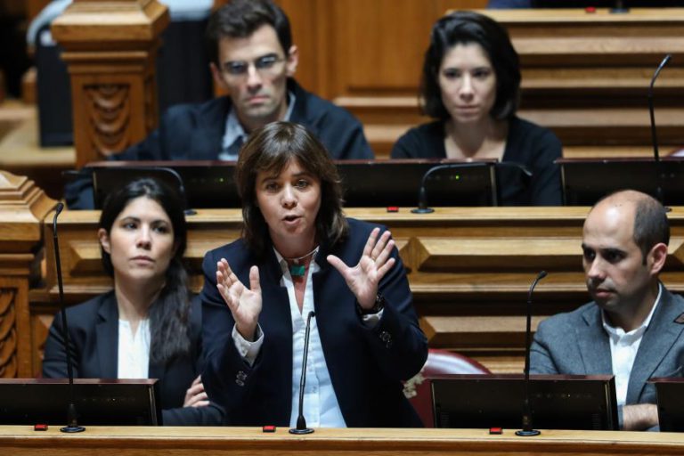 “NÃO NOS MEÇAM PELA VOSSA BITOLA”, PEDE CATARINA MARTINS A PSD E CDS-PP