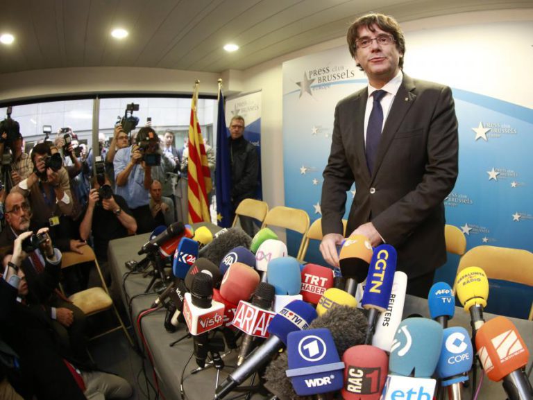 PUIGDEMONT DIZ QUE ESPANHA ESTÁ LONGE DE PRÁTICAS DEMOCRÁTICAS