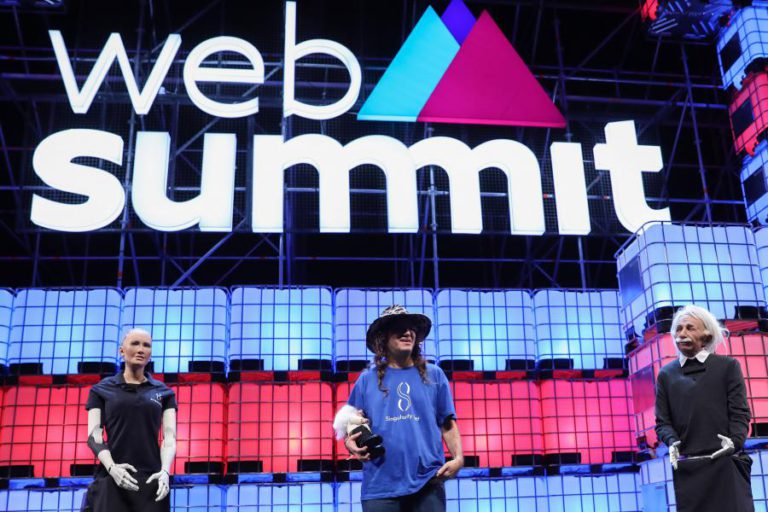 WEB SUMMIT: ROBOTS AVISAM QUE VÃO FICAR COM OS EMPREGOS DOS HUMANOS