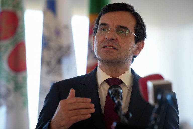 MINISTRO DA SAÚDE ANUNCIA TRANSFERÊNCIA DE 1,4 MIL ME PARA PAGAR DÍVIDAS A FORNECEDORES