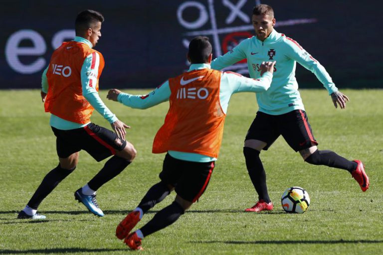 PORTUGAL ARRANCA PREPARAÇÃO PARA JOGO COM ESTADOS UNIDOS COM 14 JOGADORES