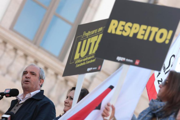 FNE LEVANTA GREVE NA COMPONENTE NÃO LETIVA