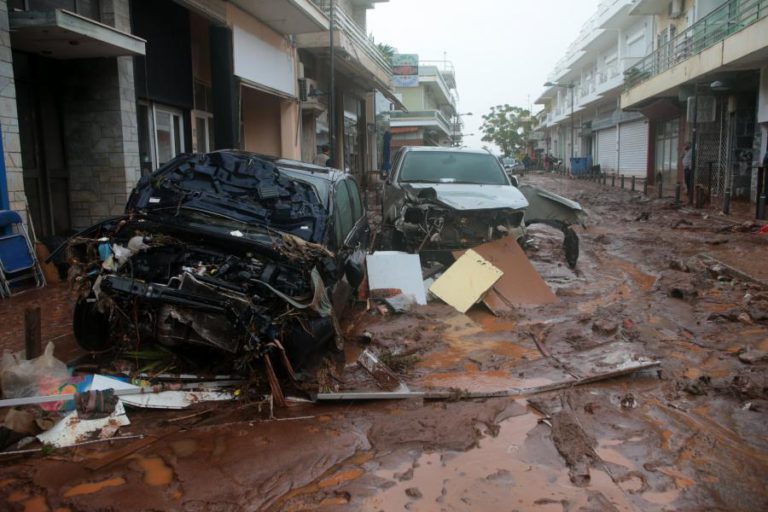 SOBE PARA 15 O NÚMERO DE MORTOS APÓS CHUVAS TORRENCIAIS NA GRÉCIA