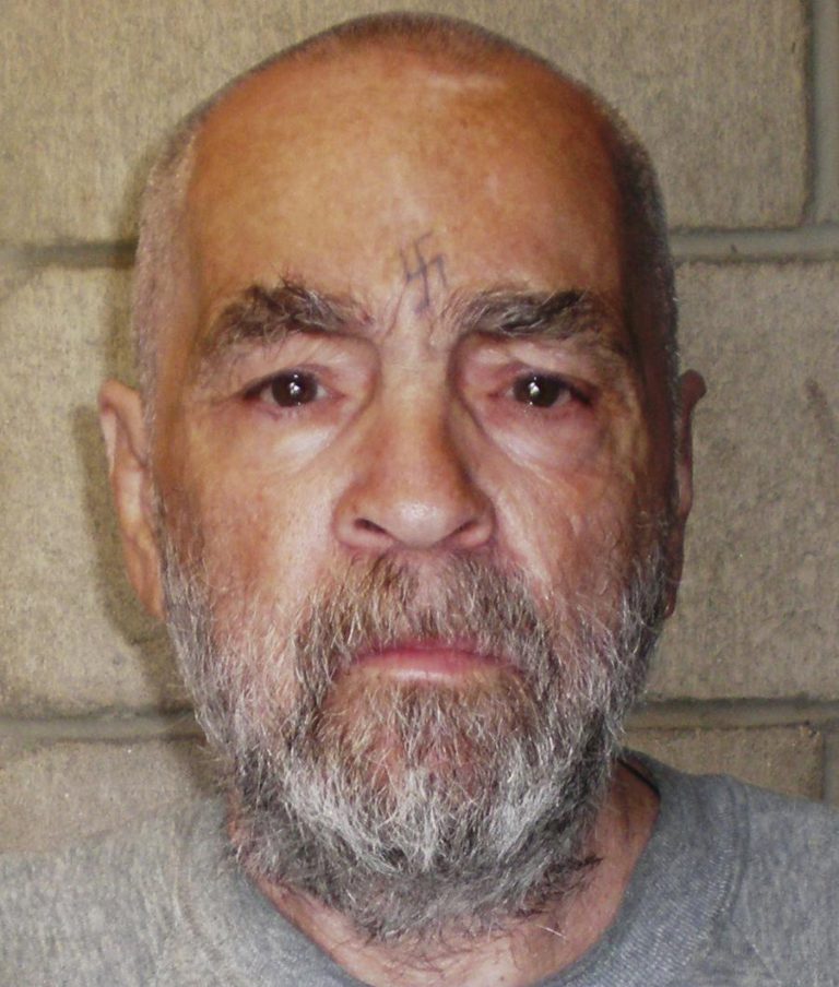 MORREU CHARLES MANSON, UM DOS CRIMINOSOS MAIS FAMOSOS DOS ESTADOS UNIDOS
