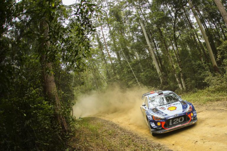 NEUVILLE LIDERA RALI DA AUSTRÁLIA, APÓS ACIDENTE DE MIKKELSEN