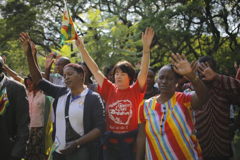 EUA FELICITAM POVO DO ZIMBABUÉ POR LEVANTAREM AS VOZES NUM “MOMENTO HISTÓRICO”