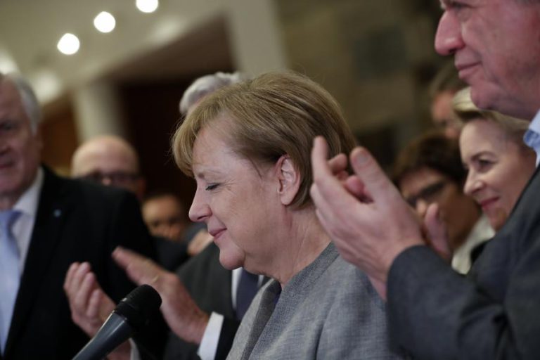 ANGELA MERKEL LAMENTA FRACASSO DE NEGOCIAÇÕES PARA FORMAR GOVERNO