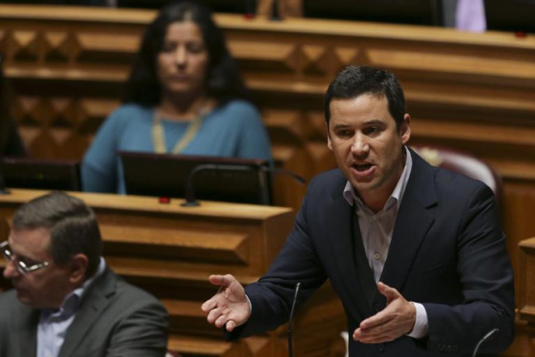 PS DEFENDE QUE ALTERAÇÕES À LEGISLAÇÃO BANCÁRIA PROTEGERÃO CLIENTES E TRABALHADORES DOS BANCOS