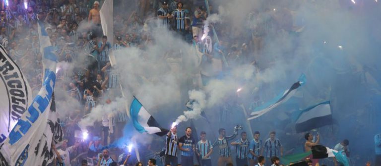 BRASILEIROS DO GRÊMIO CONQUISTAM TAÇA LIBERTADORES PELA TERCEIRA VEZ