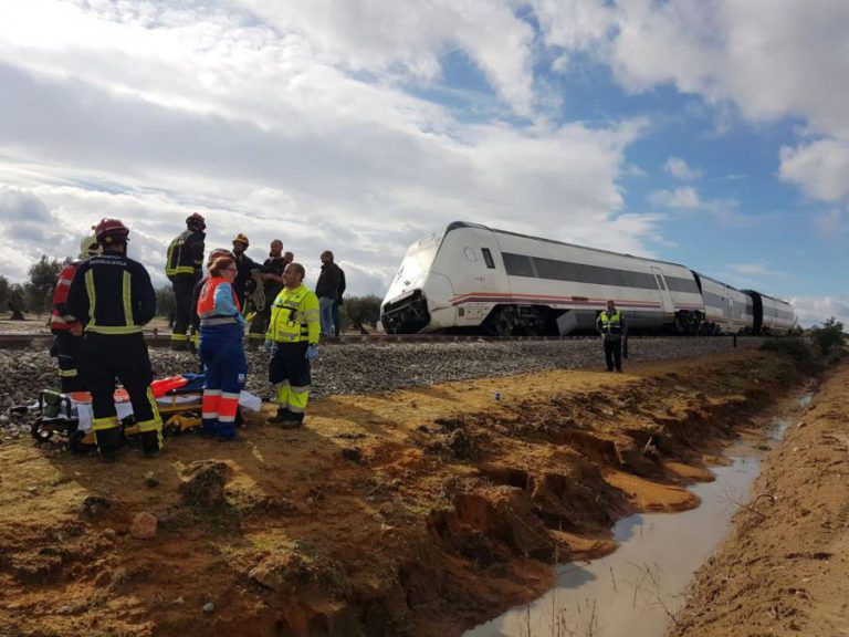 TRÊS FERIDOS GRAVES NUM TOTAL DE 21 EM DESCARRILAMENTO DO COMBOIO MÁLAGA-SEVILHA
