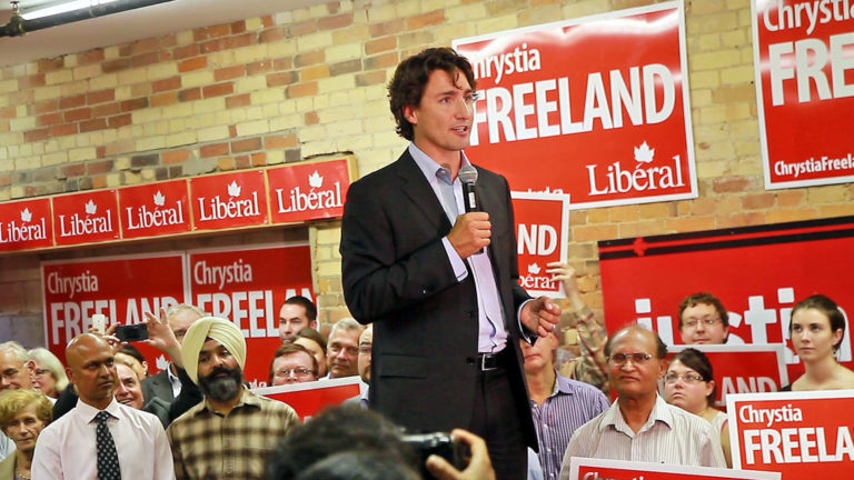 APOIO AOS CONSERVADORES AUMENTA, LIBERAIS EM QUEDA