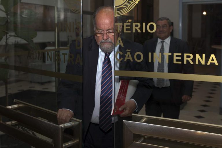 LIGA DOS BOMBEIROS DESAFIA ANPC A REVELAR CASOS “MENOS TRANSPARENTES”