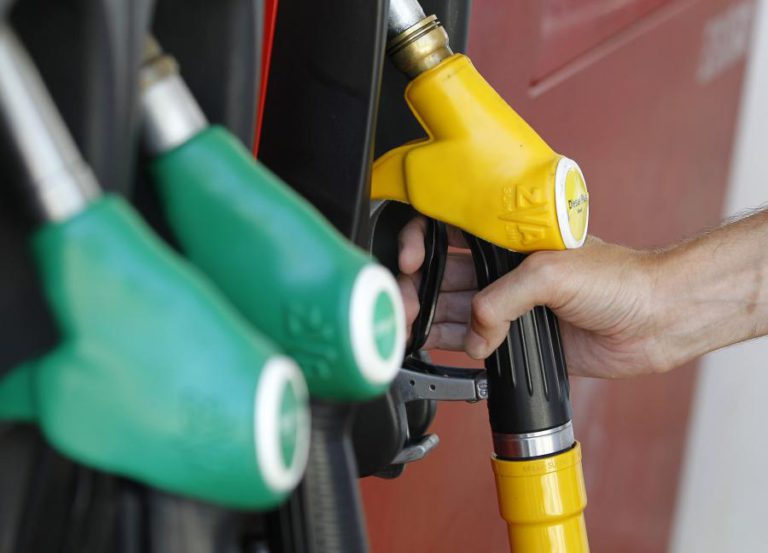 PETRÓLEO SOBE PARA MÁXIMOS DESDE JUNHO DE 2015 DEVIDO A PROBLEMA EM OLEODUTO NA ESCÓCIA