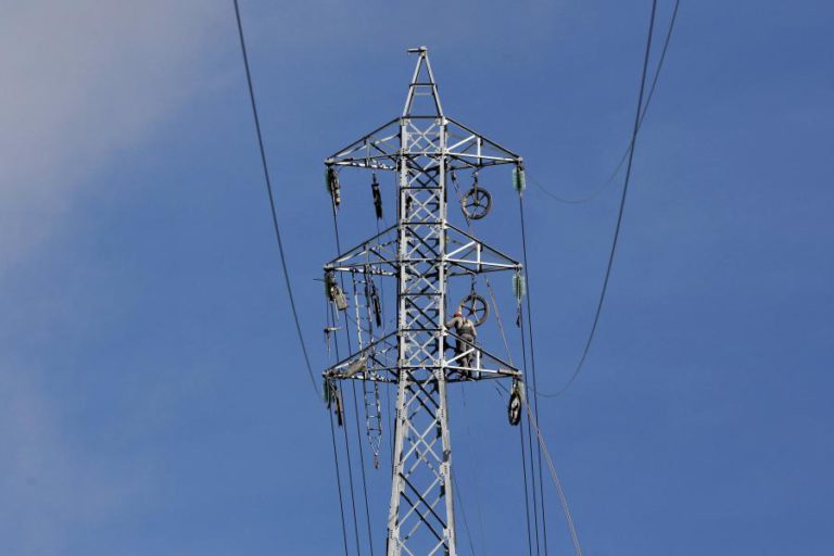 POLÍCIA ANGOLANA DETEVE 11 PESSOAS POR FURTO E VENDA DE CABOS ELÉTRICOS DE POSTES DE ILUMINAÇÃO PÚBLICA