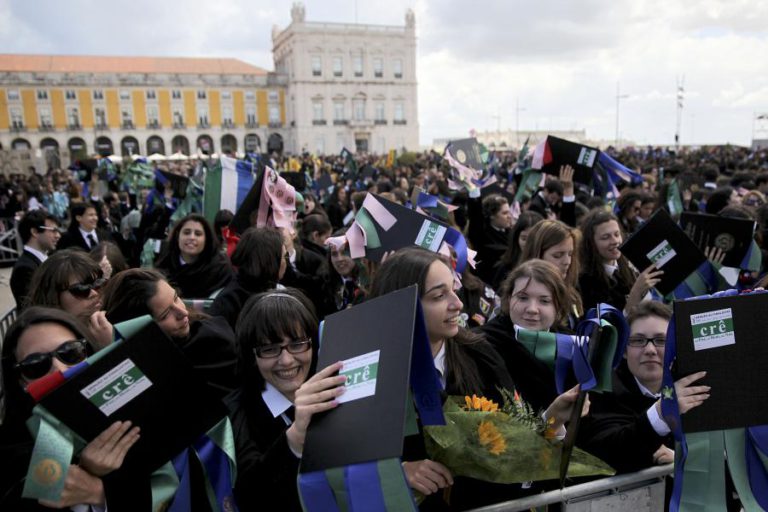 ESTUDANTES NÃO QUEREM ESPERAR POR JANEIRO PELAS VERBAS DEVIDAS AO ENSINO SUPERIOR