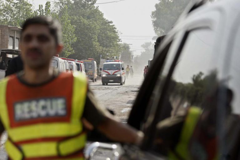 ATAQUE BOMBISTA CONTRA IGREJA NO PAQUISTÃO FAZ QUATRO MORTOS E 18 FERIDOS