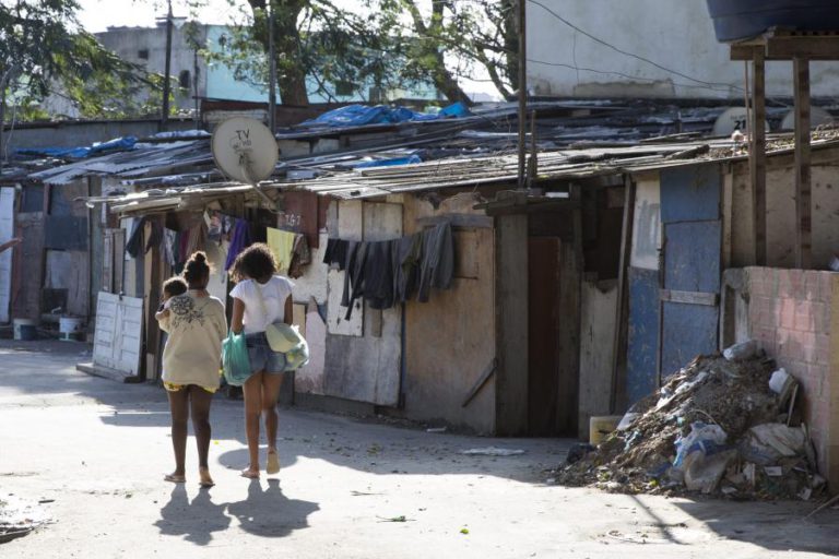 UM QUARTO DA POPULAÇÃO BRASILEIRA VIVEU EM 2016 ABAIXO DA LINHA DA POBREZA