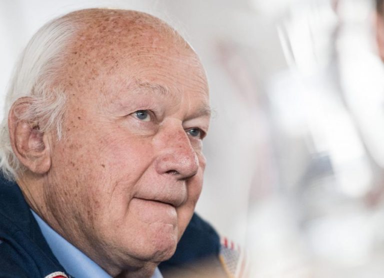 MORREU BRUCE MCCANDLESS, PRIMEIRO ASTRONAUTA A ANDAR LIVRE NO ESPAÇO
