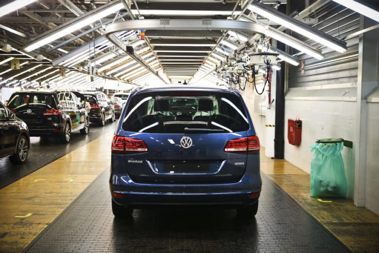 ADMINISTRAÇÃO E COMISSÃO DE TRABALHADORES DA AUTOEUROPA VOLTAM HOJE ÀS NEGOCIAÇÕES