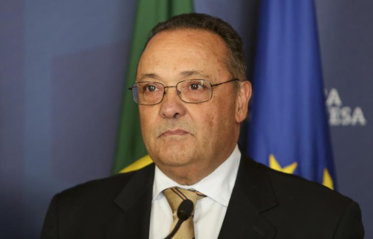 COSTA ACEITA DEMISSÃO DE MANUEL DELGADO E PROPÕE ROSA ZORRINHO PARA SECRETÁRIA DE ESTADO DA SAÚDE