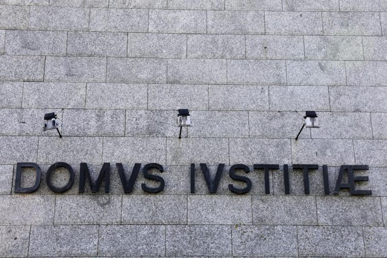 OFICIAL DA PSP ACUSADO DE AGREDIR ADEPTOS DO BENFICA COMEÇA A SER JULGADO EM GUIMARÃES