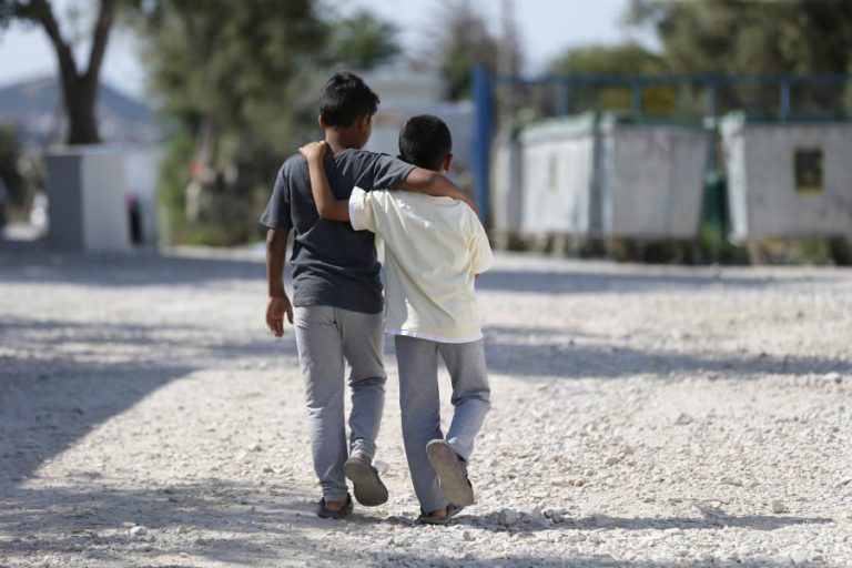 GRÉCIA DENUNCIA HIPOCRISIA DA EUROPA NA QUESTÃO DAS CRIANÇAS REFUGIADAS