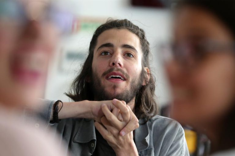 MÚSICO SALVADOR SOBRAL OPERADO COM SUCESSO E A RECUPERAR BEM
