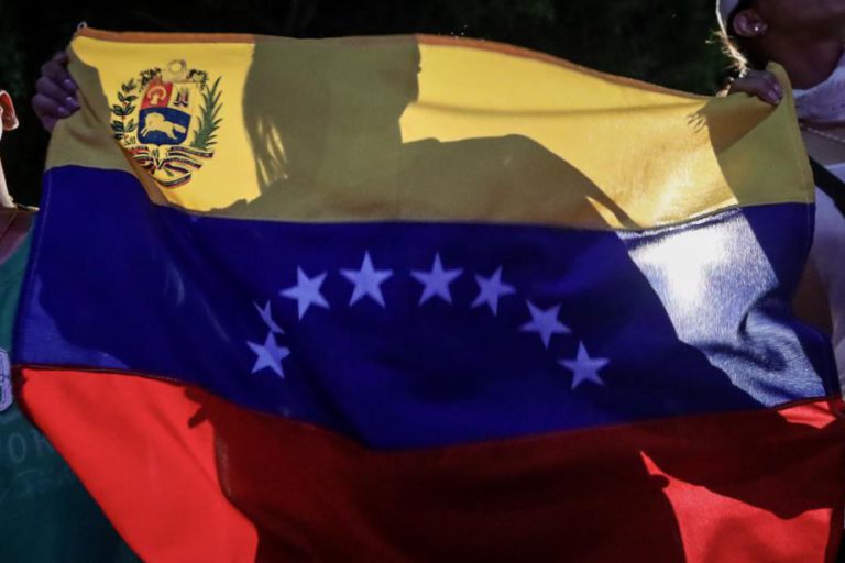 COMUNIDADE PORTUGUESA NA VENEZUELA COM POUCAS ESPERANÇAS DE MUDANÇA