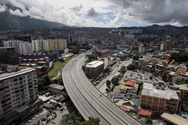 APAGÃO DEIXA CARACAS, MIRANDA E VARGAS ÀS ESCURAS