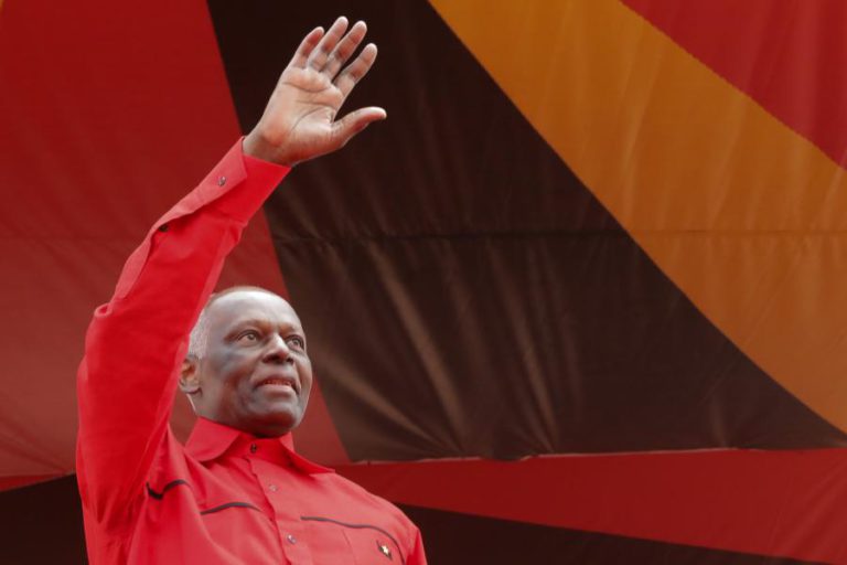 JOSÉ EDUARDO DOS SANTOS QUER MPLA A LIDERAR COMBATE À CORRUPÇÃO EM ANGOLA