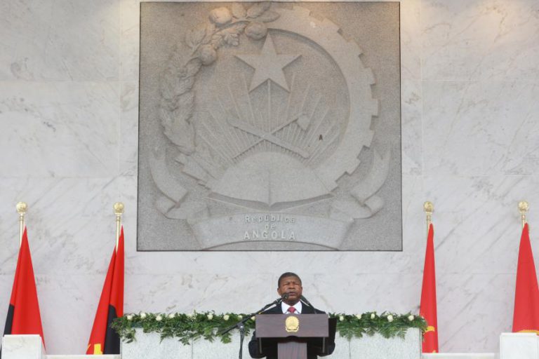 METAS DO ORÇAMENTO DE ANGOLA SÃO “ALTAMENTE AMBICIOSAS”, DIZ ECONOMIST