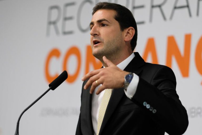 PSD: LÍDER PARLAMENTAR ANUNCIA APOIO À CANDIDATURA DE SANTANA LOPES