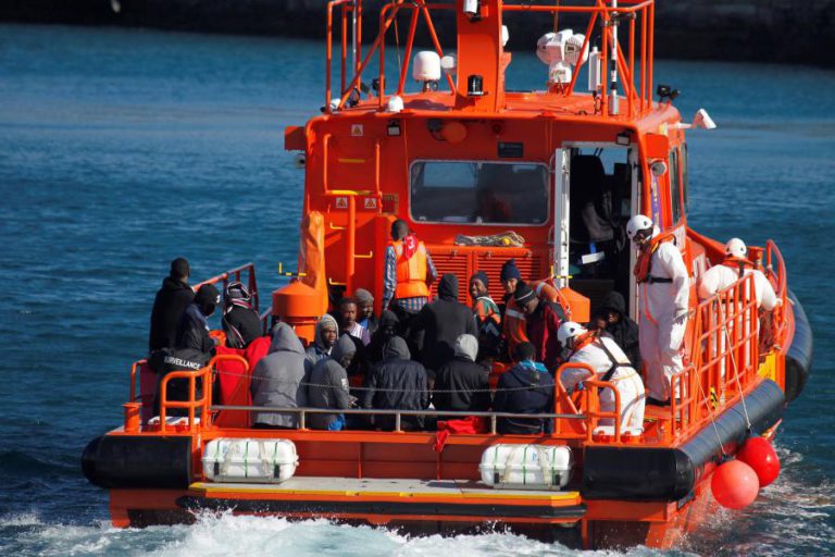 VINTE IMIGRANTES RESGATADOS NO ESTREITO DE GIBRALTAR POR AUTORIDADES ESPANHOLAS