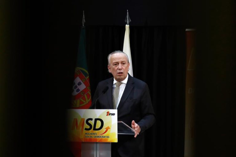 SANTANA LOPES DIZ QUE CANDIDATURA DE CENTENO AO EUROGRUPO É MOTIVO DE SATISFAÇÃO