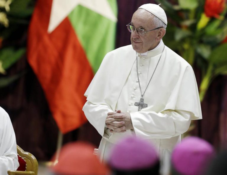 PAPA FRANCISCO ENCONTRA-SE COM MEMBROS DA MINORIA ROHINGYA NO BANGLADESH