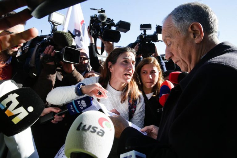 PRESIDENTE DA REPÚBLICA COMPROMETE-SE A ANALISAR CASO DE PROFESSORES EM PROTESTO