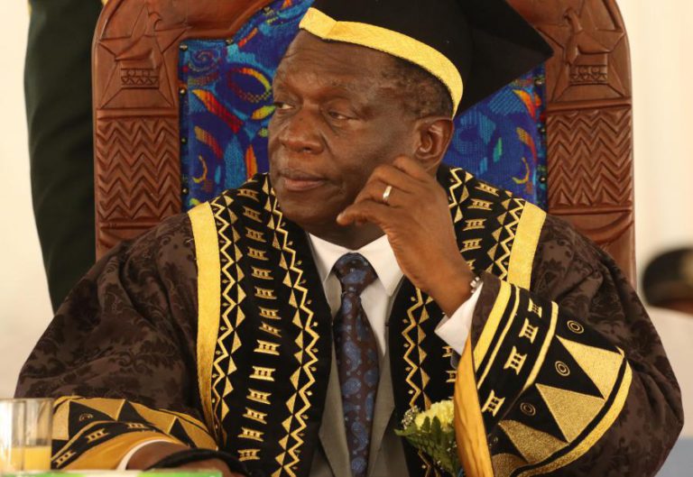 PRESIDENTE DO ZIMBABUÉ DA POSSE AO NOVO GOVERNO