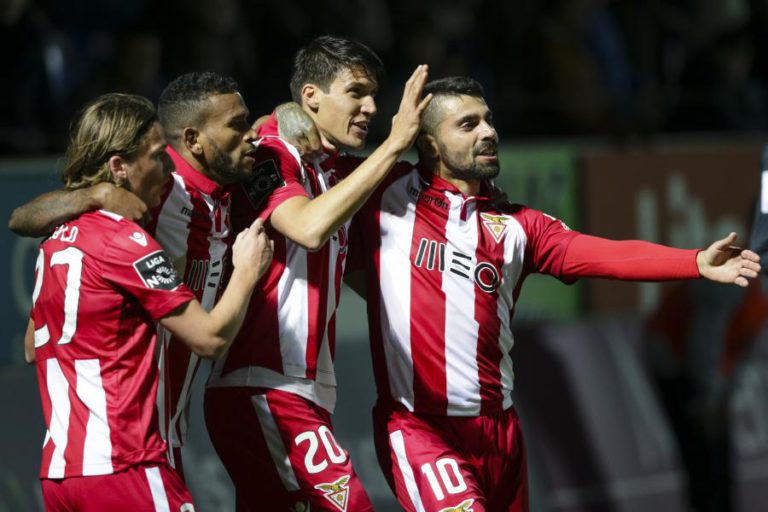 DESPORTIVO DAS AVES VENCE FEIRENSE COM GOLO NOS DESCONTOS