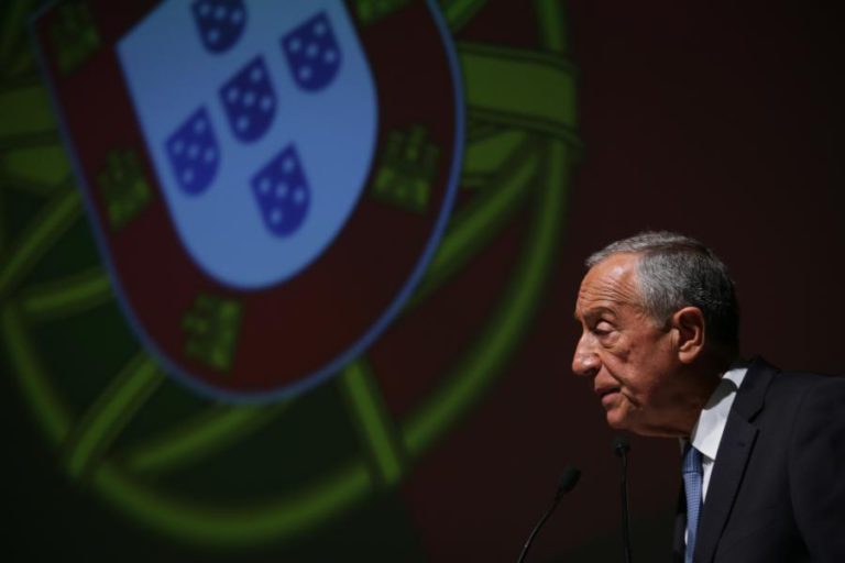 “VIDAS PARADAS, ADIADAS” PELOS INCÊNDIOS DEVEM SER MAIS LEMBRADAS NO NATAL, DIZ MARCELO