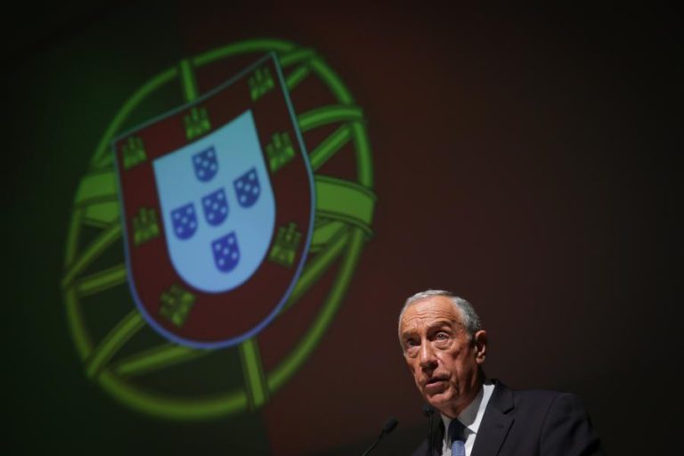 MARCELO PROMULGOU QUATRO DIPLOMAS A PARTIR DO HOSPITAL ONDE ESTÁ INTERNADO