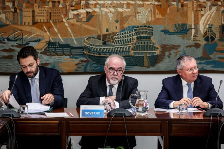 SALÁRIO MÍNIMO DEVERÁ FICAR NOS 580 EUROS, SEM CONTRAPARTIDAS PARA AS EMPRESAS